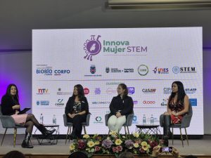 Teresita Herrera en la audiencia de Innova Mujer STEM 2025