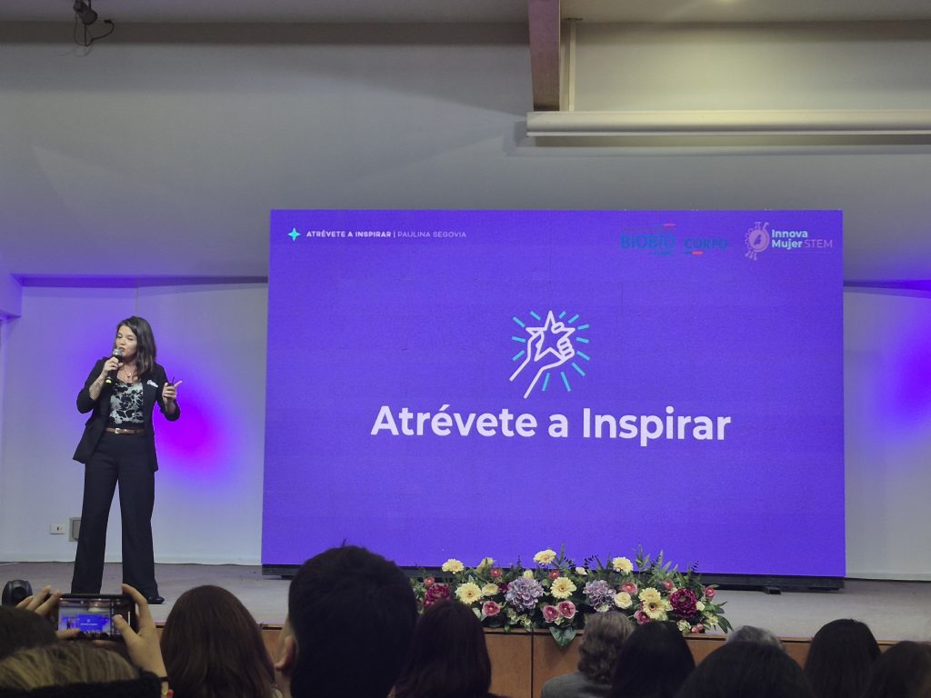 Teresita Herrera en la audiencia de Innova Mujer STEM 2025